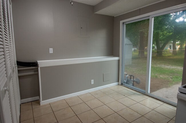 Building Photo - 2802 S Crawford St