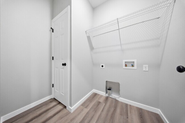 Building Photo - 870 s Orchard Way