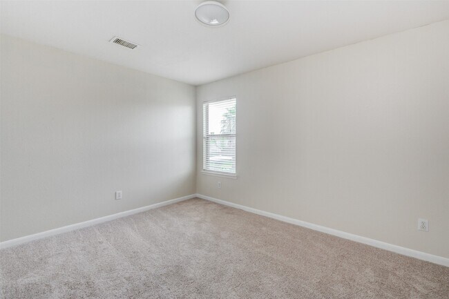 Building Photo - 21515 Pointed Oak Ln