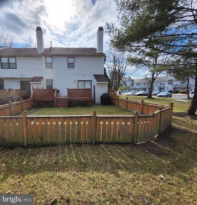 Building Photo - 2 Adam Ct