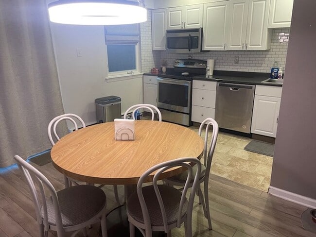 Building Photo - Lovely 2 bedroom in Broomall