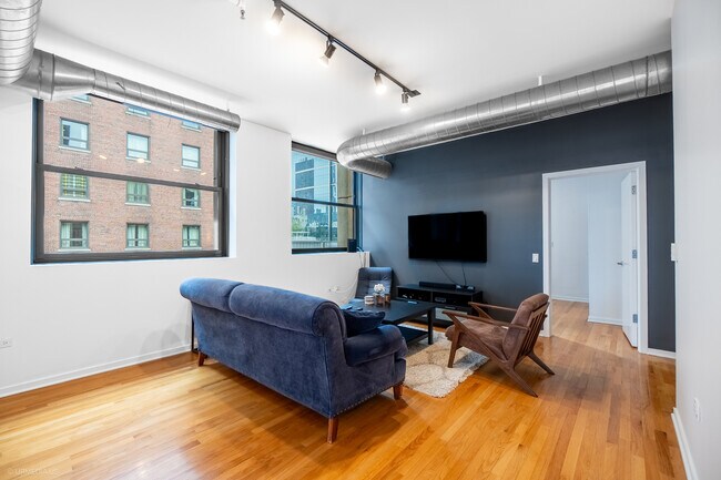 Building Photo - 6 E Monroe St