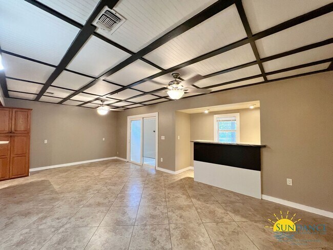 Building Photo - Beautifully Updated Home in Central Fort Walton Beach!