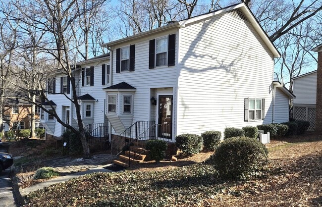 Building Photo - Great Two Bedroom Townhouse Convenient to Downtown Greenville!