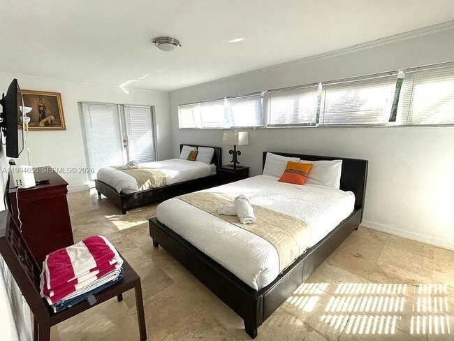 Building Photo - 1143 Lincoln St