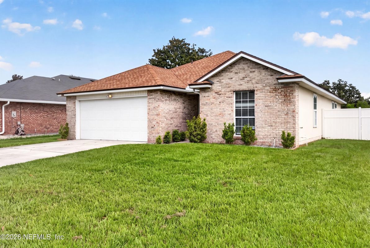 Building Photo - 490 Hillside Dr