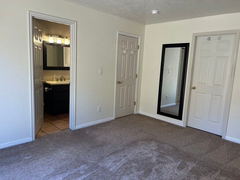 Master bedroom - 3306 Fairway Loop