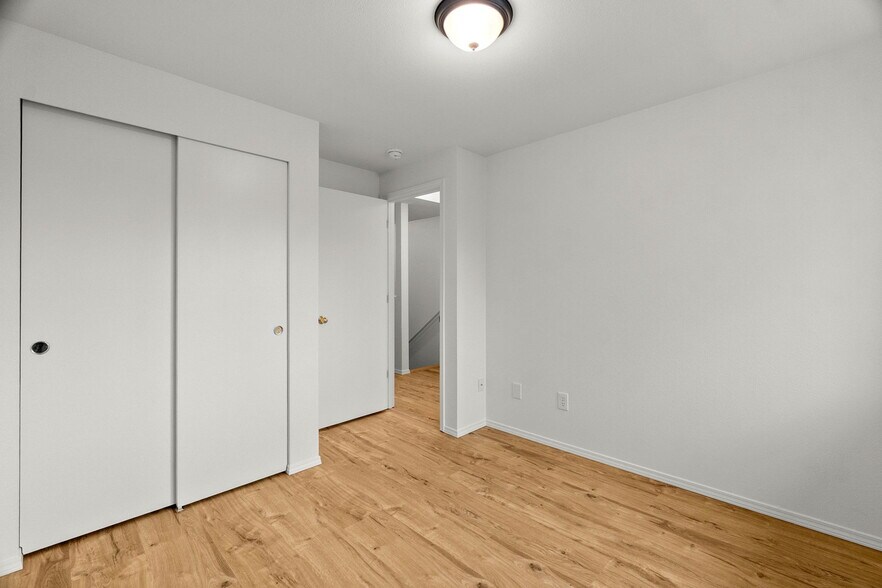 Building Photo - 1102 Irving St SW