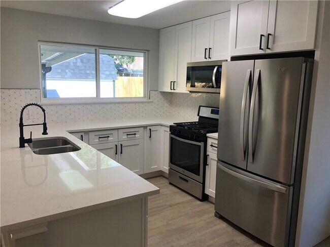 Building Photo - 4800 Pewter Ln