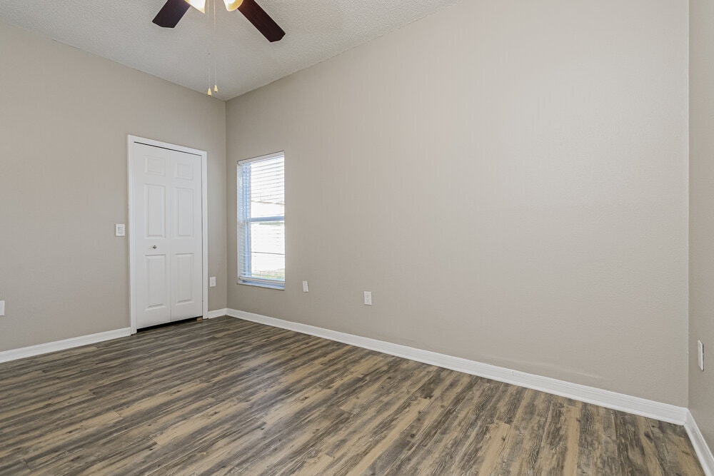 Building Photo - 204 Abbotsbury Dr