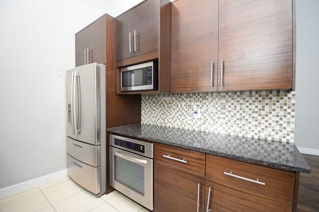 Building Photo - Quiet 2 Bed Millcreek Condo with Beautiful Mountain Views!