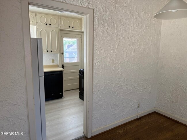 Building Photo - 1222 Mesita Dr