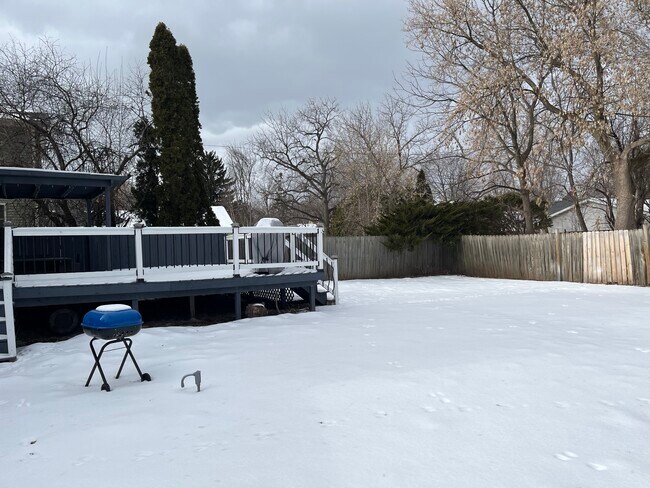 Building Photo - 838 E Washington St