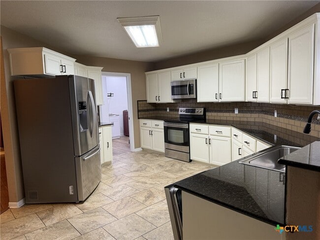 Building Photo - 621 S Roy Reynolds Dr