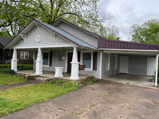 Primary Photo - Charming 3 bed room 1 bath room