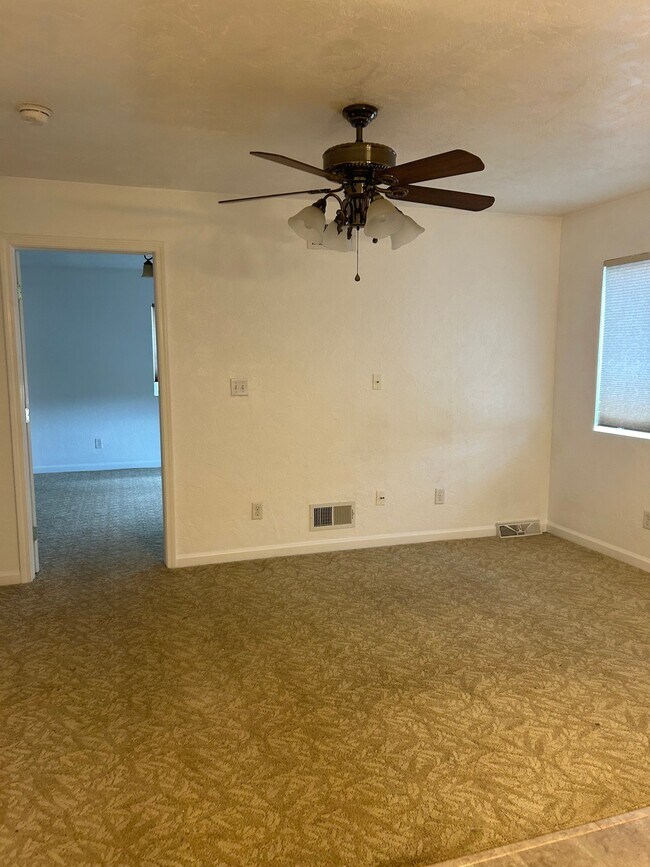 Building Photo - 1047 Myers Rd