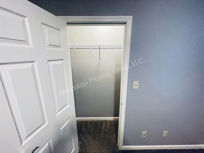 Building Photo - For Rent - 3BR/2BA + Garage