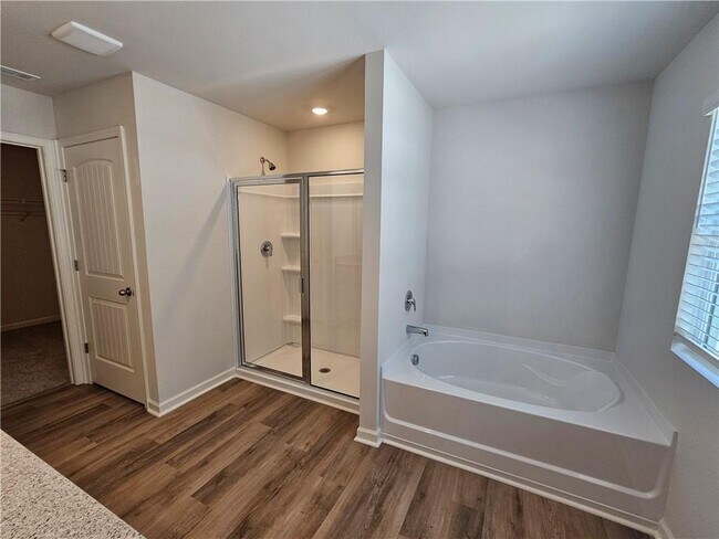 Building Photo - 27 Berryville Dr