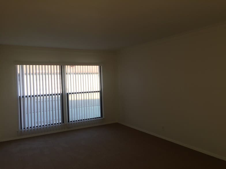 Livingroom - 11523 Washington Pl