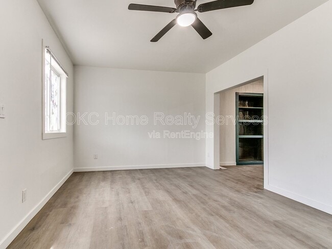 Building Photo - 1812 W Noble Ave