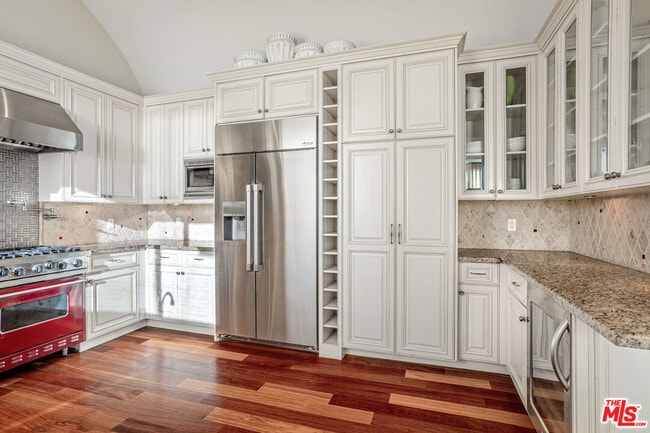 Building Photo - 318 26th St