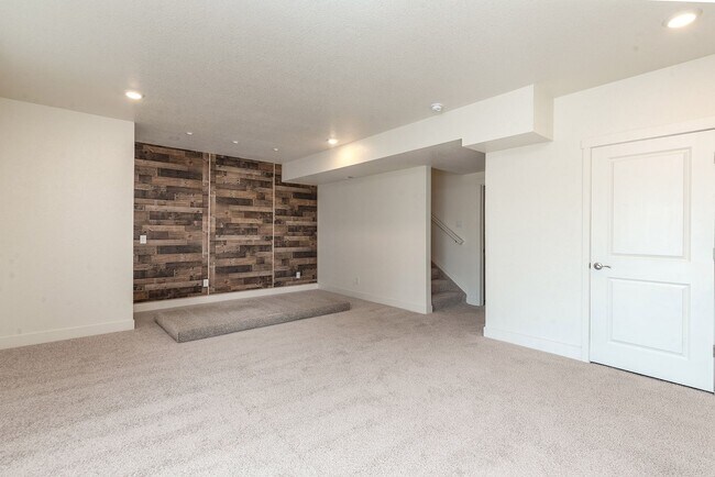 Building Photo - 15898 Little Bluestem Rd