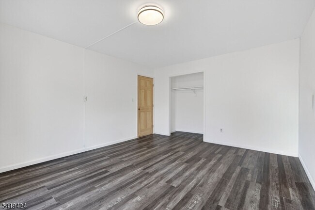 Building Photo - 485 Broadway