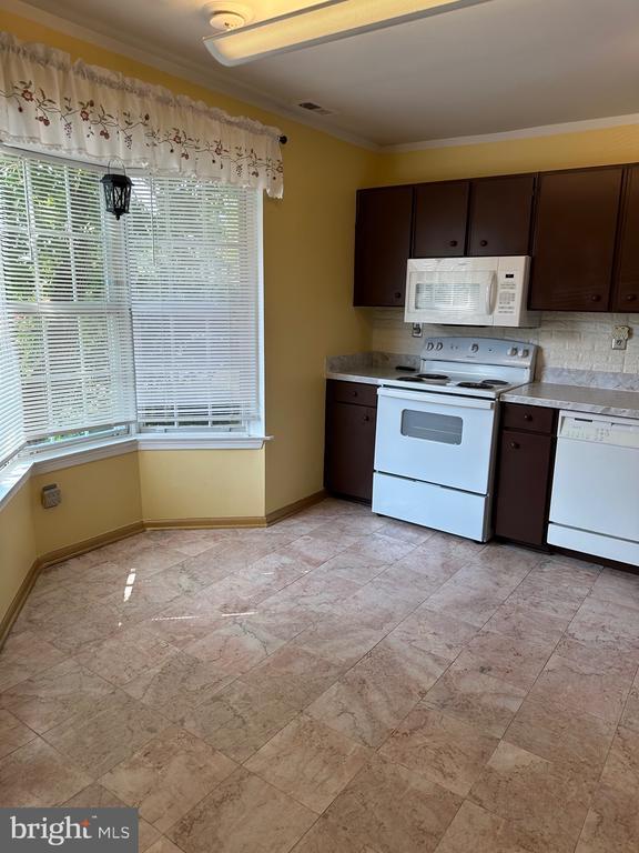 Building Photo - 4002 Summer Hollow Ct