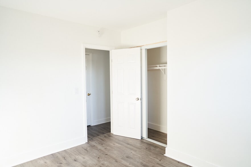 Building Photo - 606 E Realty St