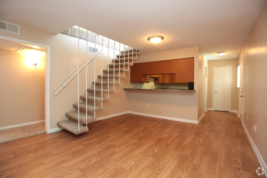 2BR, 2BA 2380 SF - Dining Room - Greenway Court Apartments