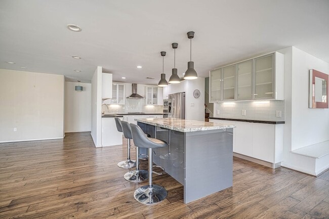 Building Photo - 12458 Woodthorpe Ln