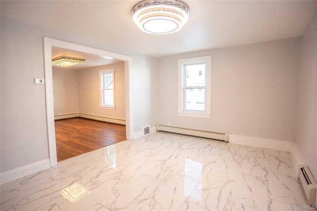 Building Photo - 1261 Waverly St