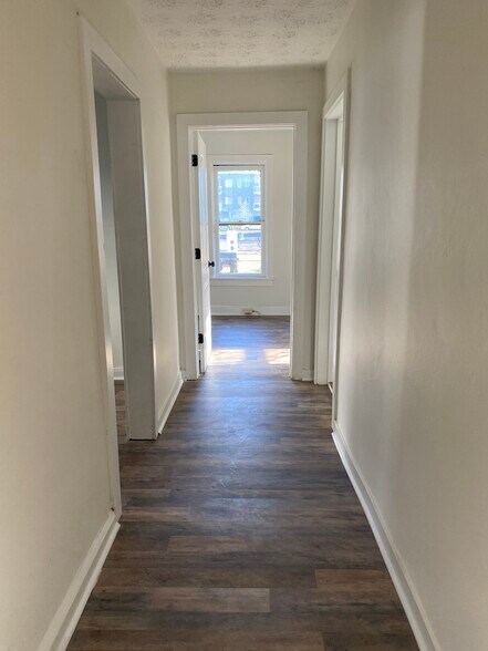 Building Photo - 3245 N Kenwood Ave