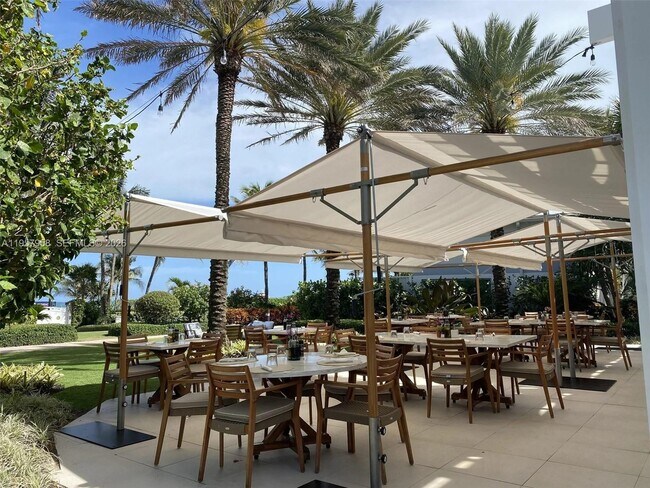 Building Photo - 100 South Pointe Dr