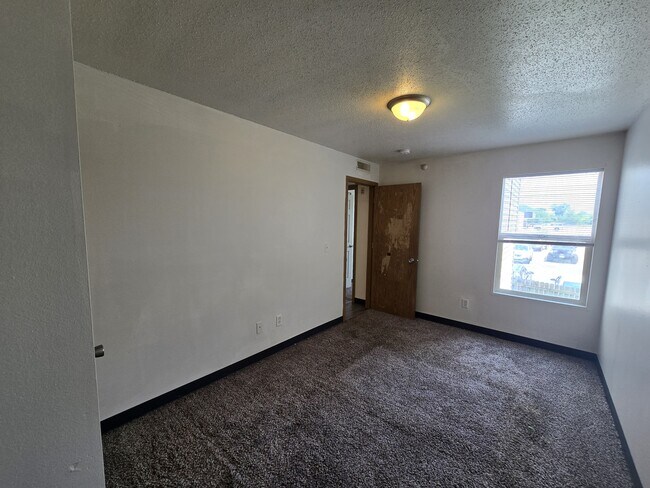 Building Photo - 60 Miller Ave SW