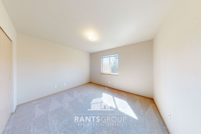 Building Photo - 7043-7045 Lazy Ct SW