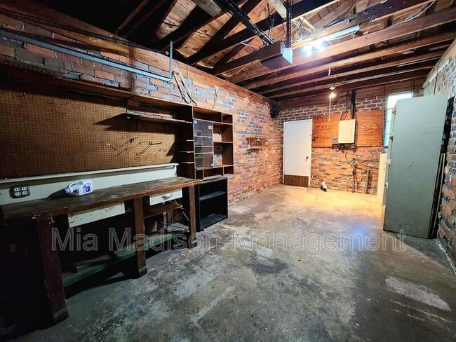 Building Photo - 102 Chippewa Dr