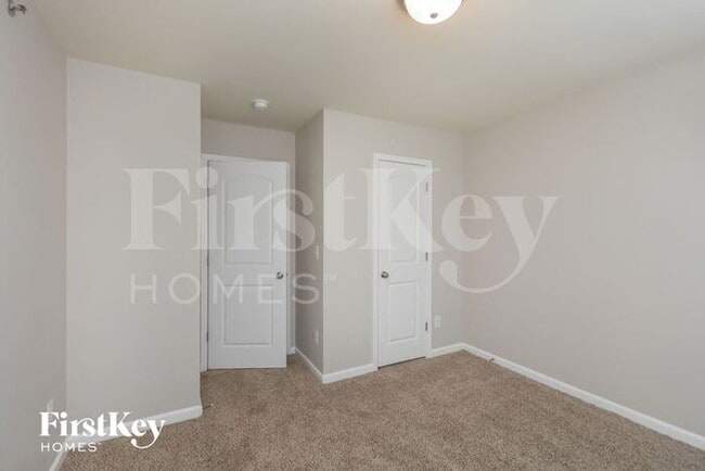 Building Photo - 2044 Reavis Blf NE