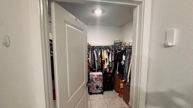 Building Photo - 3869 SE Lee St