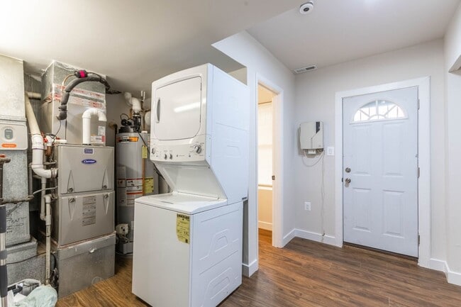Building Photo - Brand New 3 BD Rowhome