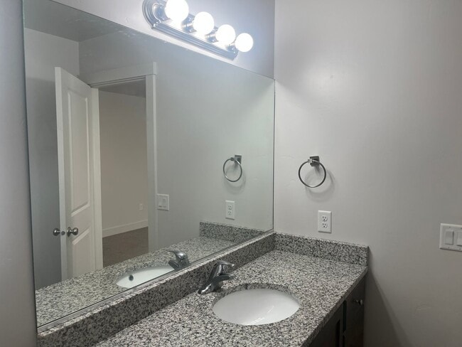 Building Photo - 3 bed | 2.5 bath | 2-car Townhome with Was...