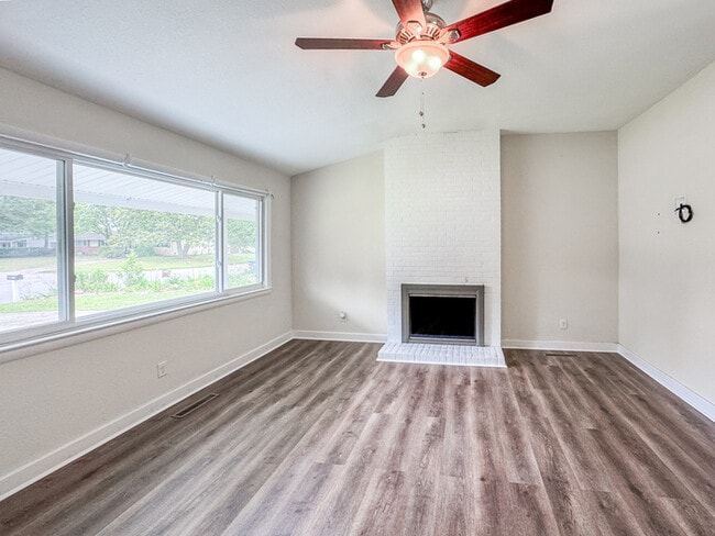 Building Photo - Charming Ranch in Highly Sought-After Grea...