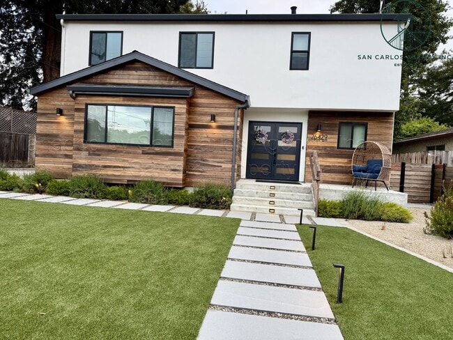 Building Photo - Newly Remodeled Four Bedroom Mission Field...