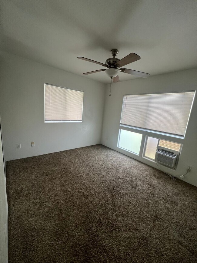 Building Photo - Beautiful 2 bed/2 bath Condo at Viewpointe...