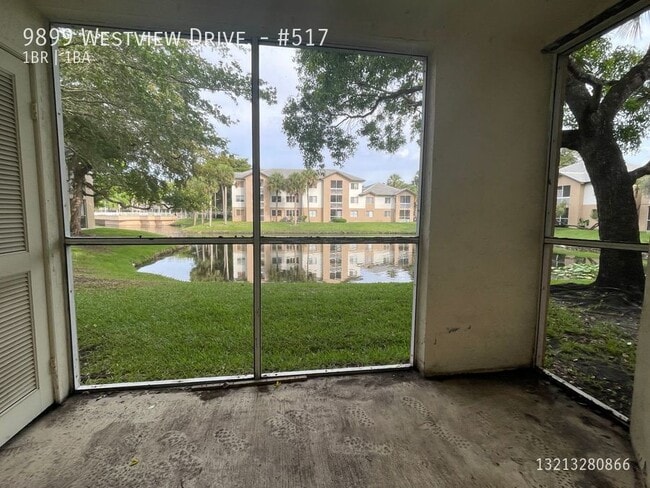 Building Photo - 9899 Westview Dr