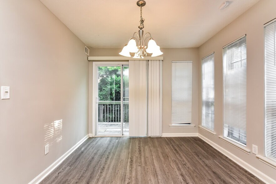 Building Photo - 4723 Old Highgate Entry