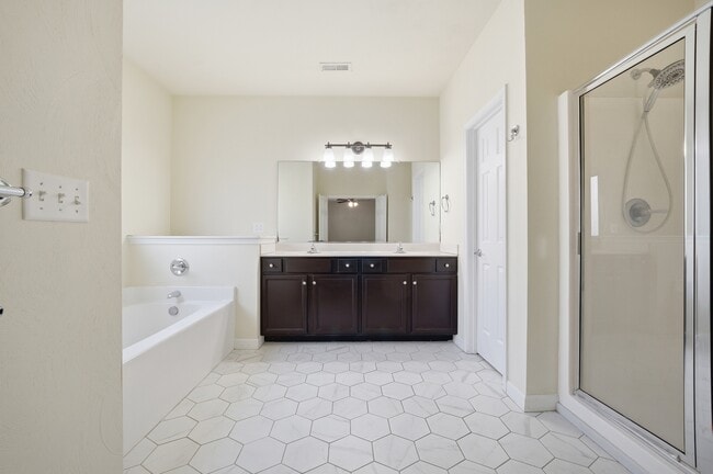 Building Photo - 3211 Calisha Ct