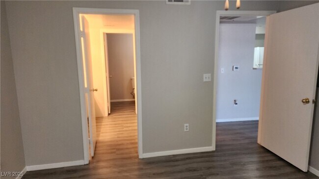 Building Photo - 555 E Silverado Ranch Blvd