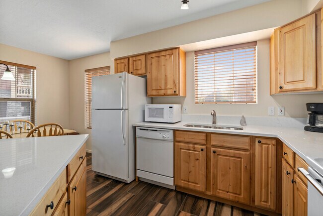 Kitchen - 1800 Fox Bay Dr