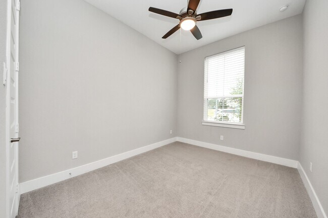 Building Photo - 24815 Pavonia Lake Ln